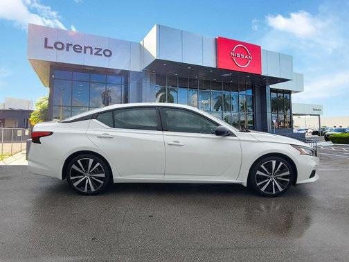 2022 Nissan Altima SR FWD