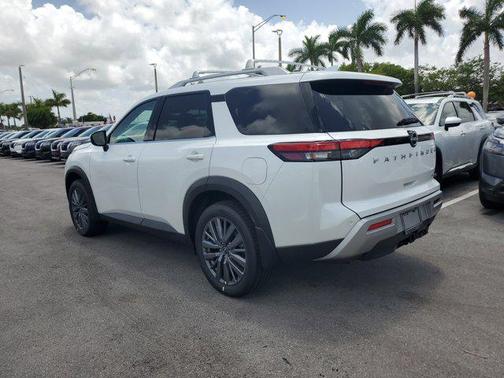 2025 Nissan Pathfinder SL FWD