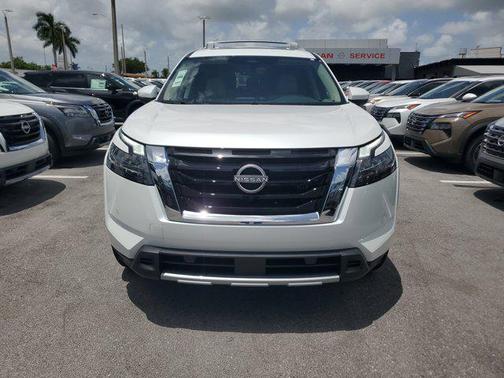 2025 Nissan Pathfinder SL FWD