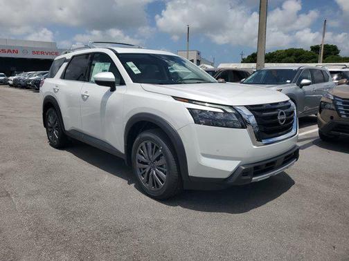 2025 Nissan Pathfinder SL FWD
