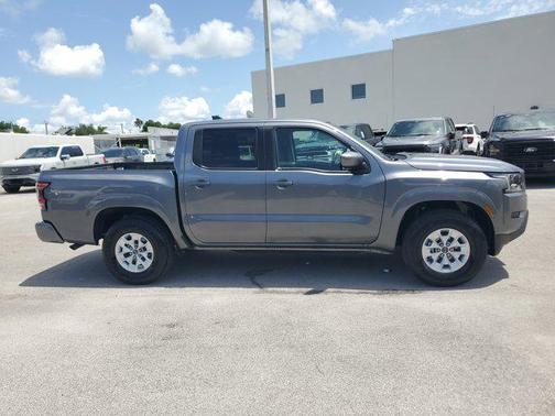 2024 Nissan Frontier SV