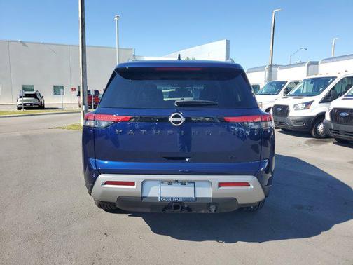 2025 Nissan Pathfinder SL FWD