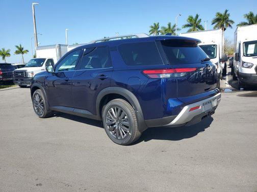 2025 Nissan Pathfinder SL FWD