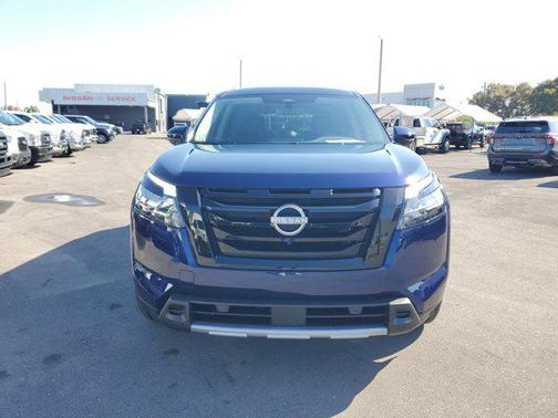 2025 Nissan Pathfinder SL FWD