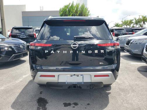 2025 Nissan Pathfinder SL FWD