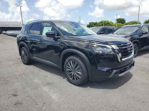2025 Nissan Pathfinder SL FWD