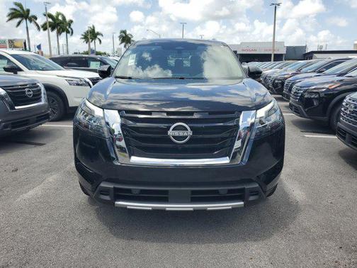 2025 Nissan Pathfinder SL FWD