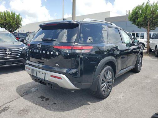 2025 Nissan Pathfinder SL FWD