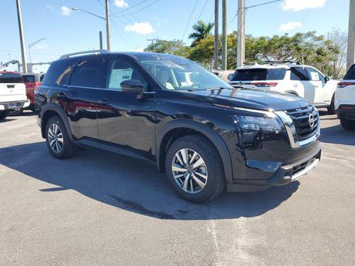 2025 Nissan Pathfinder SL FWD