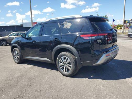 2025 Nissan Pathfinder SL FWD