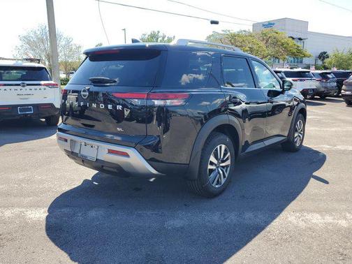 2025 Nissan Pathfinder SL FWD