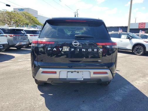 2025 Nissan Pathfinder SL FWD
