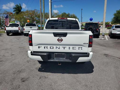 2022 Nissan Frontier SV
