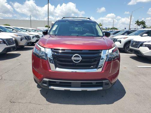 2025 Nissan Pathfinder Platinum FWD