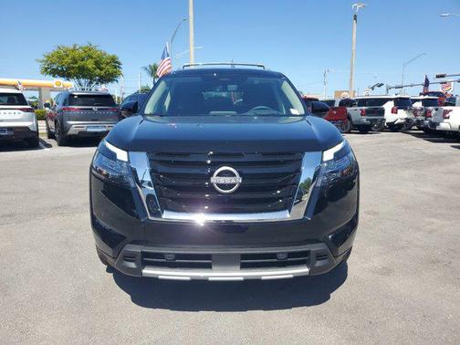 2025 Nissan Pathfinder Platinum FWD