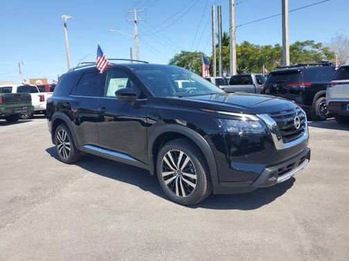 2025 Nissan Pathfinder Platinum FWD