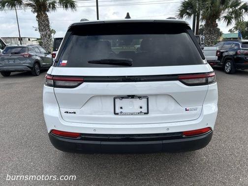 Bright White 2024 Jeep Grand Cherokee Laredo