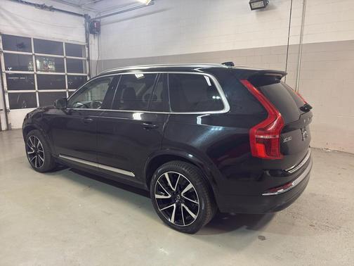2023 Volvo XC90 B5 Plus