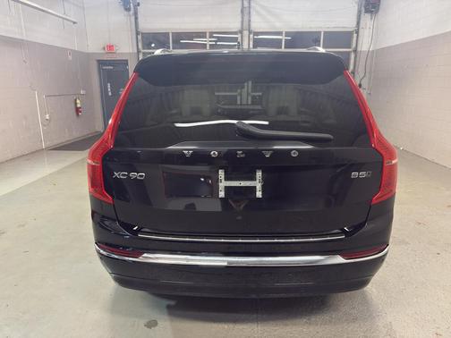 2023 Volvo XC90 B5 Plus