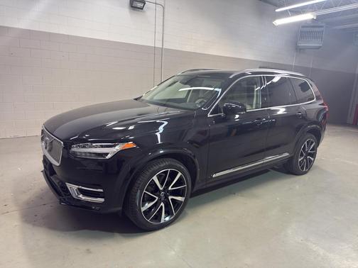 2023 Volvo XC90 B5 Plus