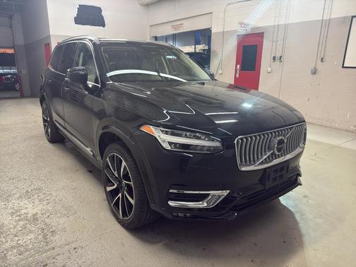 2023 Volvo XC90 B5 Plus