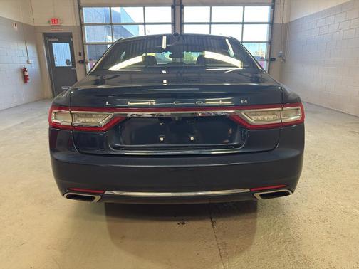 Midnight Sapphire Blue Metallic 2017 Lincoln Continental Reserve