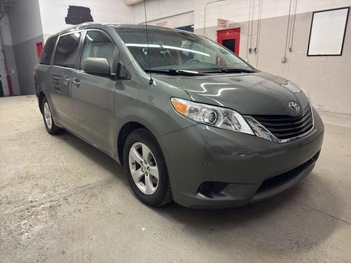 2014 Toyota Sienna LE