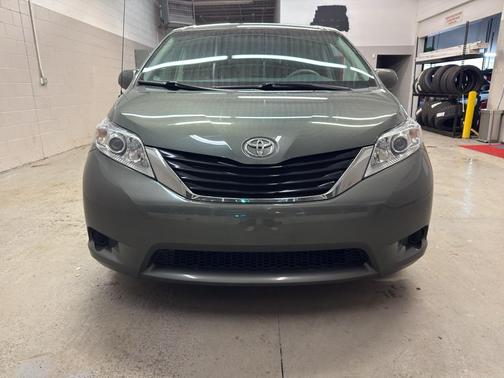 2014 Toyota Sienna LE