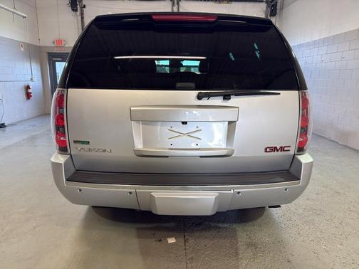 Pure Silver Metallic 2010 GMC Yukon Denali