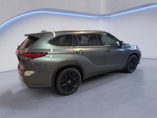 Magnetic Gray Metallic 2020 Toyota Highlander Platinum