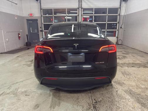 2022 Tesla Model Y Performance Dual Motor All-Wheel Drive