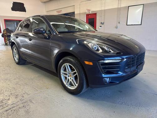 Night Blue Metallic 2017 Porsche Macan Macan