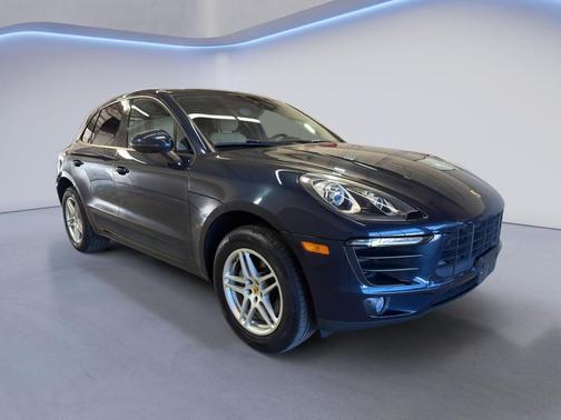 Night Blue Metallic 2017 Porsche Macan Macan