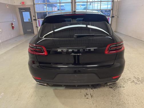 Black 2018 Porsche Macan Macan
