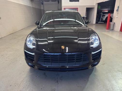 Black 2018 Porsche Macan Macan