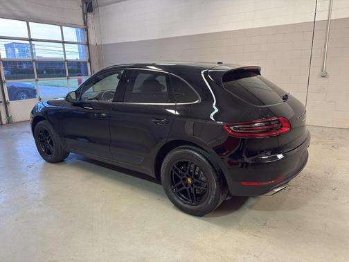 Black 2018 Porsche Macan Macan