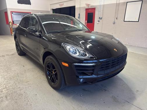 Black 2018 Porsche Macan Macan