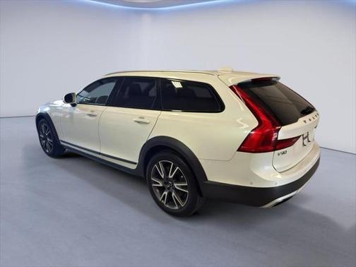 2017 Volvo V90 Cross Country T6