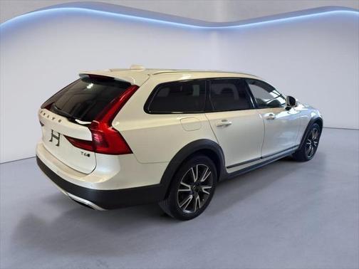 2017 Volvo V90 Cross Country T6