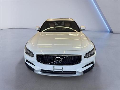2017 Volvo V90 Cross Country T6