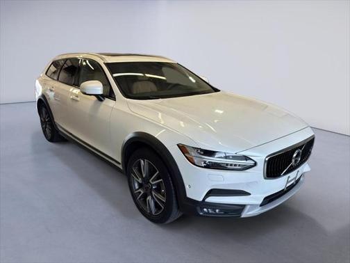 2017 Volvo V90 Cross Country T6