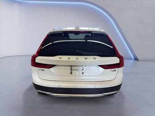 2017 Volvo V90 Cross Country T6