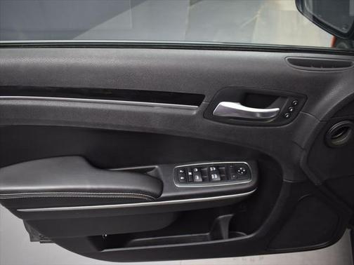 2018 Chrysler 300 S
