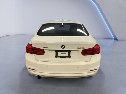 Alpine White 2017 BMW 320 i