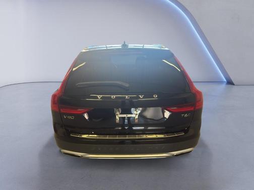 2020 Volvo V90 Cross Country T6