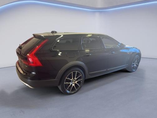 2020 Volvo V90 Cross Country T6
