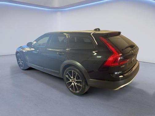 2020 Volvo V90 Cross Country T6