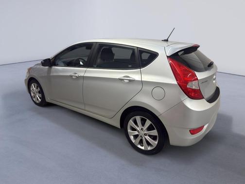 2012 Hyundai Accent SE