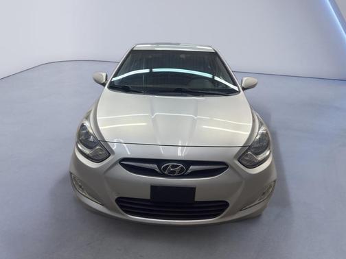 2012 Hyundai Accent SE
