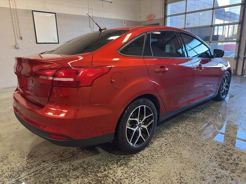 Hot Pepper Red Metallic Tinted Clearcoat 2018 Ford Focus SEL